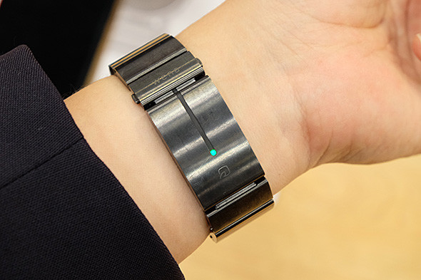 文字盤ではなくバンドのほうがスマートウォッチという「wena wrist」