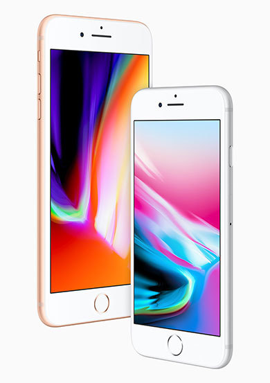 「iPhone 8」(手前)