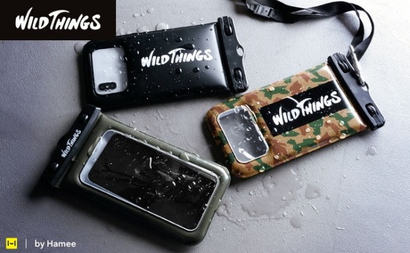 プールなどで使うなら、防水＋水に浮くケースが便利。製品はHameeの「WILD THINGS DIVAID フローティング防水ケース」