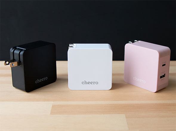 折りたたみ式ACプラグ一体型なら、持ち運びやすい。写真は「cheero 2 port PD Charger(PD18W+USB)」