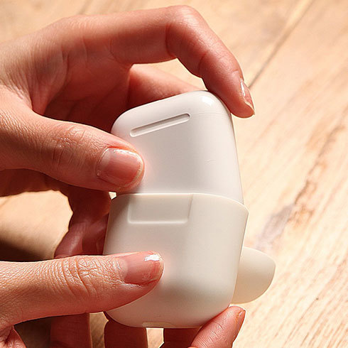 シリコン素材のelago「AirPods Case」