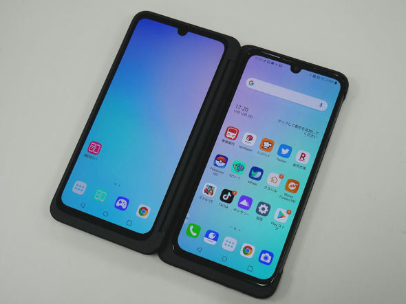 「LG G8X ThinQ」。付属の「LGデュアルスクリーン」を装着した状態