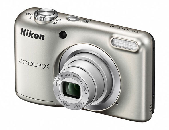 「COOLPIX A10」はシルバーとレッドの2色