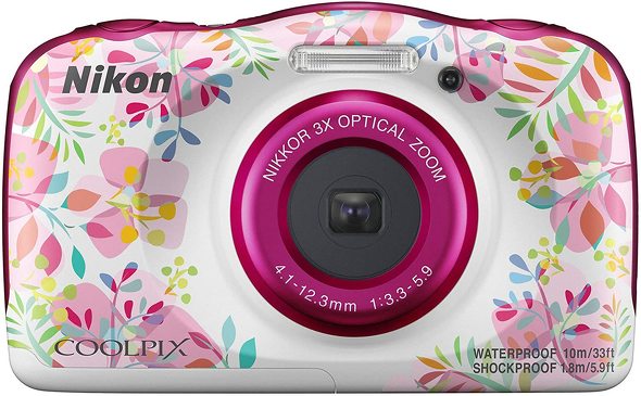 「COOLPIX W150」には、シルバーとブルーのほか、リゾートらしいイラストがあしらわれた楽しいモデルも