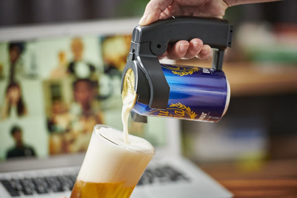 家飲みでもクリーミーな泡を楽しめる家庭用ビールサーバー(写真はタカラトミーアーツ「ビールアワー極泡スマート」)