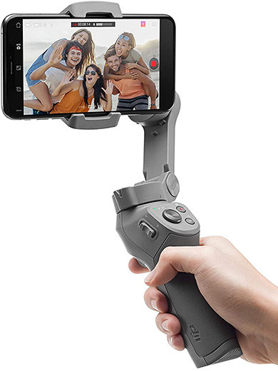 確かな品質のメーカー製を選びたいですね。写真は「DJI Osmo Mobile 3」