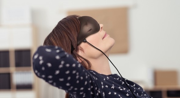 アイマスク：目や鼻を圧迫しない製品がおすすめ