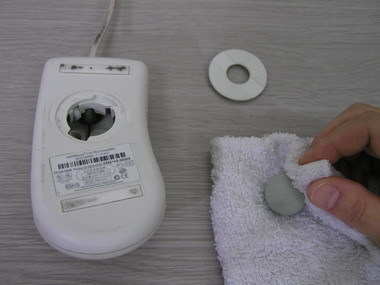 現在ではほとんどのマウスにはボールはありませんが、昔は当たり前のように頻繁に掃除していました……
