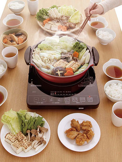 アイリスオーヤマ「ガラストップIHクッキングヒーター&焼き肉プレート&鍋セット IHC-T51S-B」
