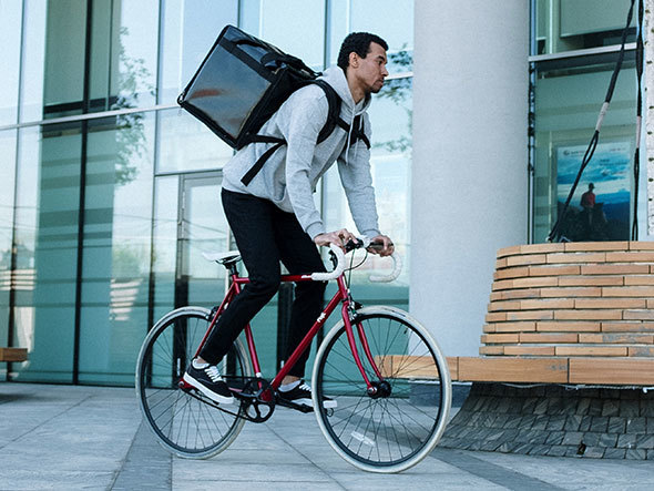 自転車用バッグ:テイクアウトに最適? デリバリーサービスのバッグ