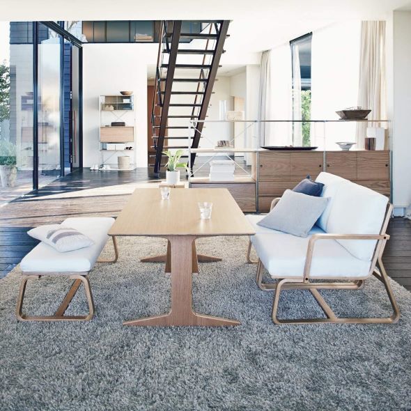 素材を合わせてシックに 無印良品「リビングでもダイニングでもつかえるテーブル・3・オーク材」