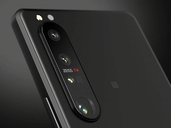ソニー「Xperia 1 III」の3眼カメラ