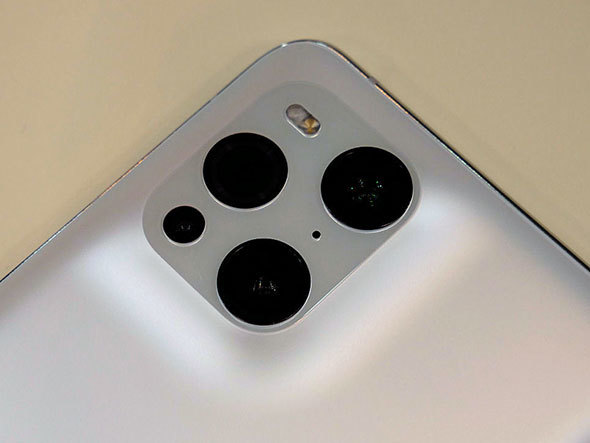 「Find X3 Pro」の4眼カメラ