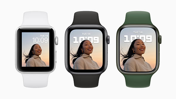 左から「Apple Watch Series 3」「Series 6」「Series 7」。ディスプレイが大きく、ベゼルが薄く進化している