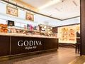 【ゴディバ】「すみっコぐらし」とのコラボチョコ＆ポーチ販売中！　ゴディバの制服を着た「すみっコぐらし」がかわいい