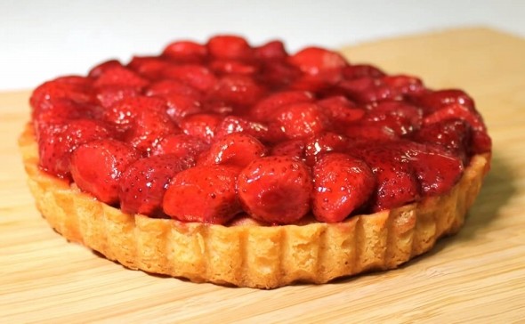 魔法洋菓子店ソルシエ「苺のコンポートタルトケーキ 5号」