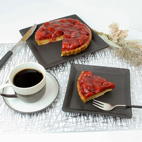 魔法洋菓子店ソルシエ「苺のコンポートタルトケーキ 5号」