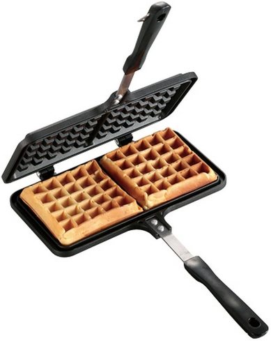 ワッフルメーカー:プレートの溝や加工、一度に焼ける枚数をチェック