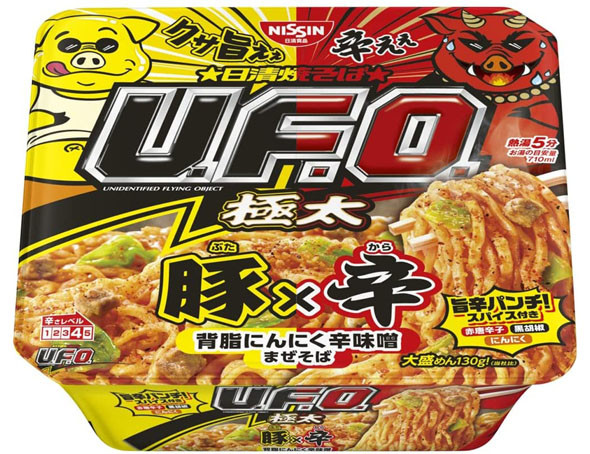 日清食品　日清焼そばU.F.O.大盛 豚×辛 背脂にんにく辛味噌まぜそば