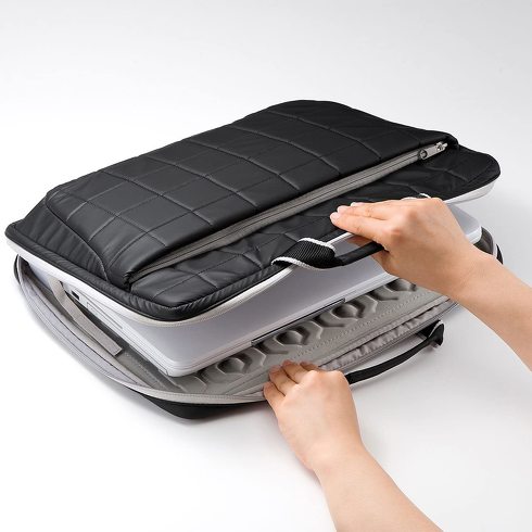 サンワサプライ「衝撃吸収PCケース（BAG-P20BK2）」