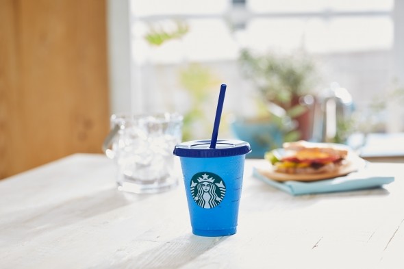 「カラーチェンジング リユーザブル コールド カップ」