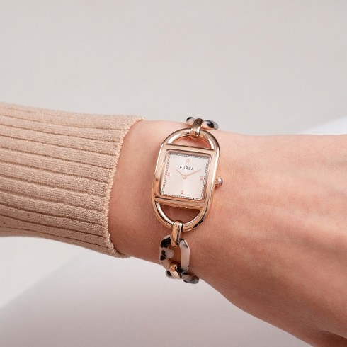 「FURLA CHAIN SQUARE」