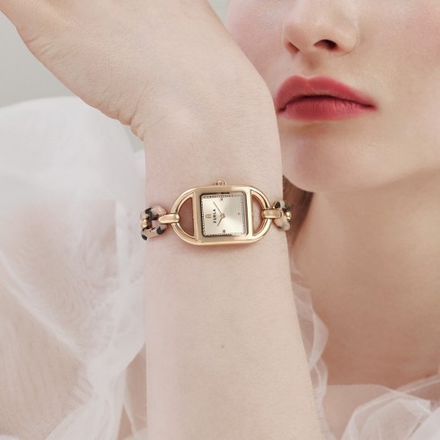 「FURLA CHAIN SQUARE」
