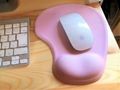 【レビュー】3COINSの「クッション付きマウスパッド」は手首の負担が軽くなる！　気になるマウスの操作性は？