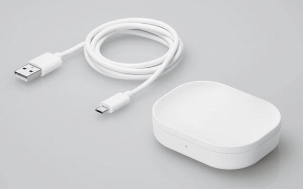 本体、くぼみトレーのほか、 1mの充電用ケーブルが付属