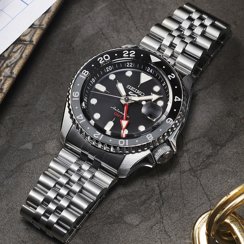 新開発のメカニカルGMTムーブメントを搭載した「SKX Sports Style GMT モデル」