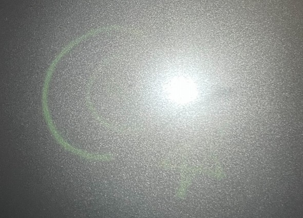 真上に強い光源があると画面が少し見えにくくなってしまう