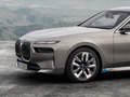 BMW、新型「7シリーズ」発売　最高峰セダンを刷新、スワロフスキー製「クリスタル・ヘッドライト」装備