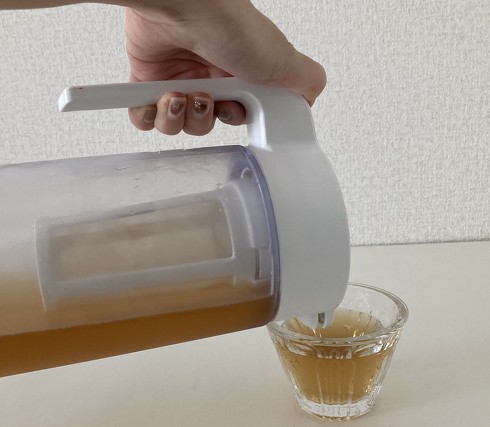 ニトリ「たてよこ置けるワンプッシュ冷水筒 茶こし付き(2.1L)」