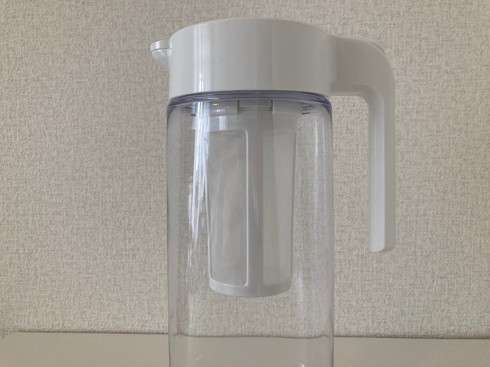 ニトリ「たてよこ置けるワンプッシュ冷水筒 茶こし付き(2.1L)」
