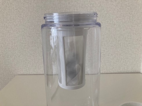 ニトリ「たてよこ置けるワンプッシュ冷水筒 茶こし付き(2.1L)」