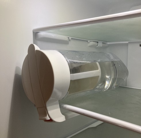 ニトリ「たてよこ置けるワンプッシュ冷水筒 茶こし付き(2.1L)」