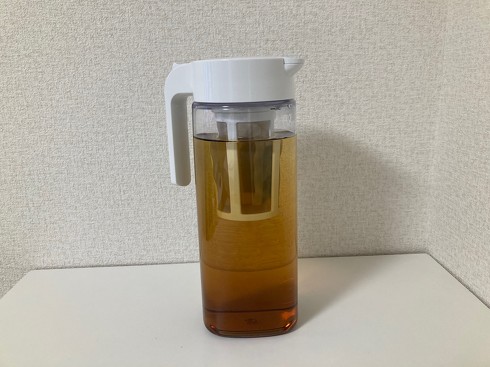 ニトリ「たてよこ置けるワンプッシュ冷水筒 茶こし付き(2.1L)」