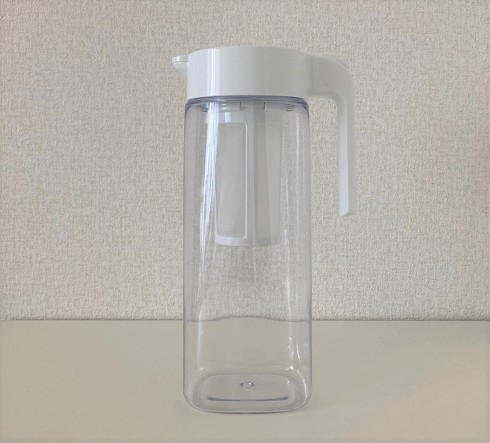 ニトリ「たてよこ置けるワンプッシュ冷水筒 茶こし付き(2.1L)」