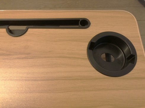 3COINS「ドリンクホルダー＆タブレット立て付き折りたたみテーブル」