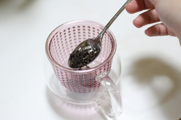 茶葉を投入