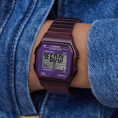 全体を同色のワントーンに仕立て、スポーティーな印象のある「TIMEX 80」