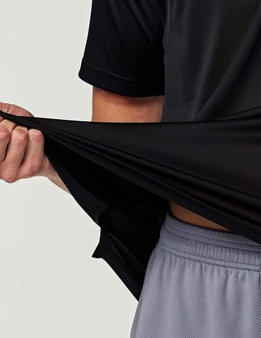 メンズトレーニングウエア:吸汗速乾性のあるモデルなら、着心地が快適