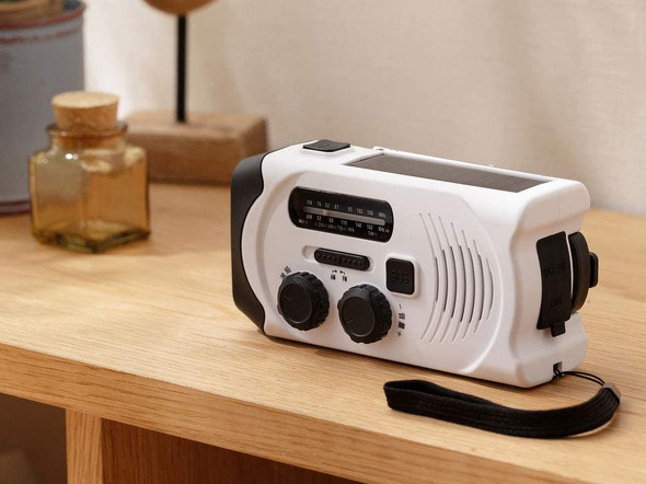 アイリスオーヤマ「手回し充電ラジオライト JTL-29」