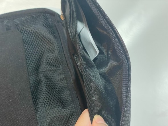 チケット類が入れられそうなポケット
