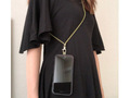 110円「スマホショルダー」が外出に便利！　セリア・キャンドゥで大人気　挟むだけの簡単取り付けで、手ぶらでお出かけ