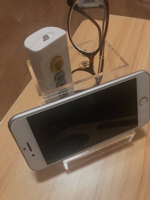 無印良品「アクリルスマホ小物スタンド」