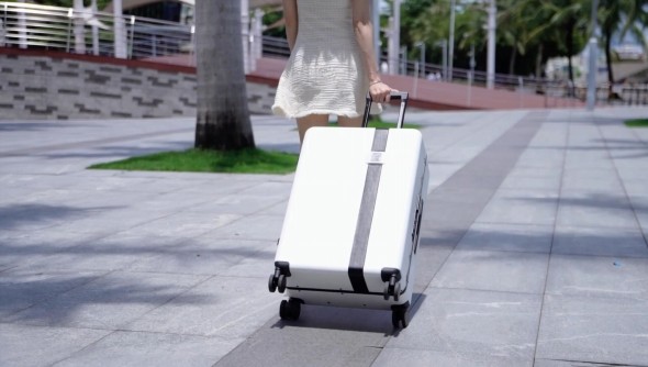 スマートアシストスーツケース「Moobot」