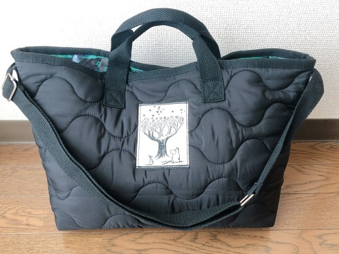 宝島社「MOOMIN×kippis コラボ限定柄ふわ軽キルティングショルダーバッグBOOK」付録