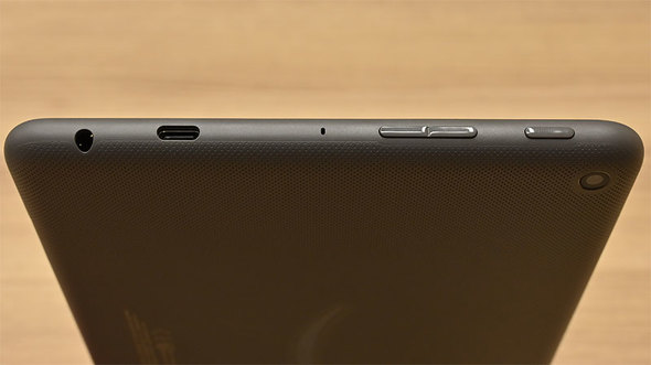 「Fire HD 8 Plus」のボタンや端子類は上部に集中して配置