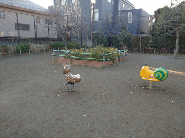 アー写のロケーション探しで訪れた、どんぐりひろば公園もすぐ近くにある